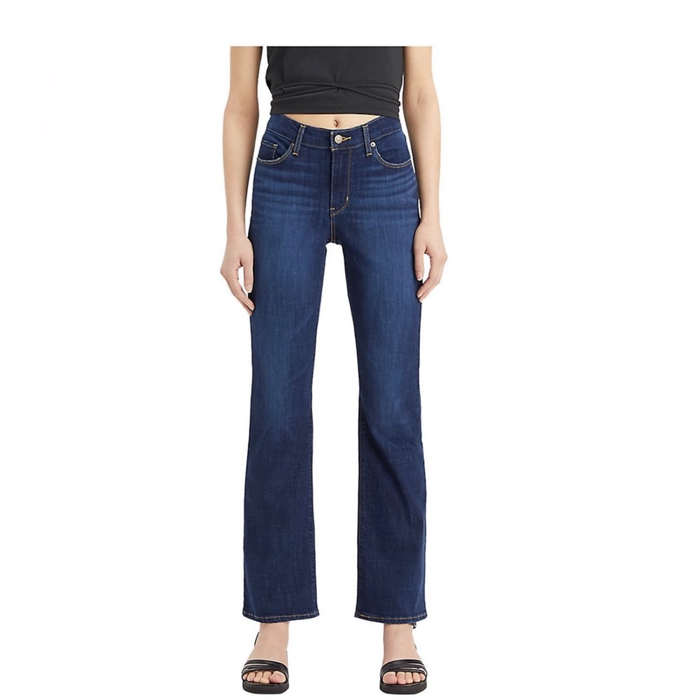 Levi Classic Fit Bootcut Jeans